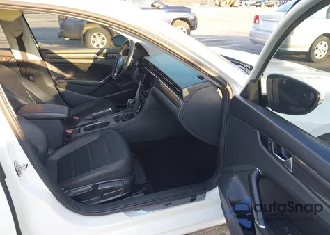 2020 Volkswagen Passat 2.0T R-Line z USA, uszkodzony, nr VIN 1VWMA7A30LC002007